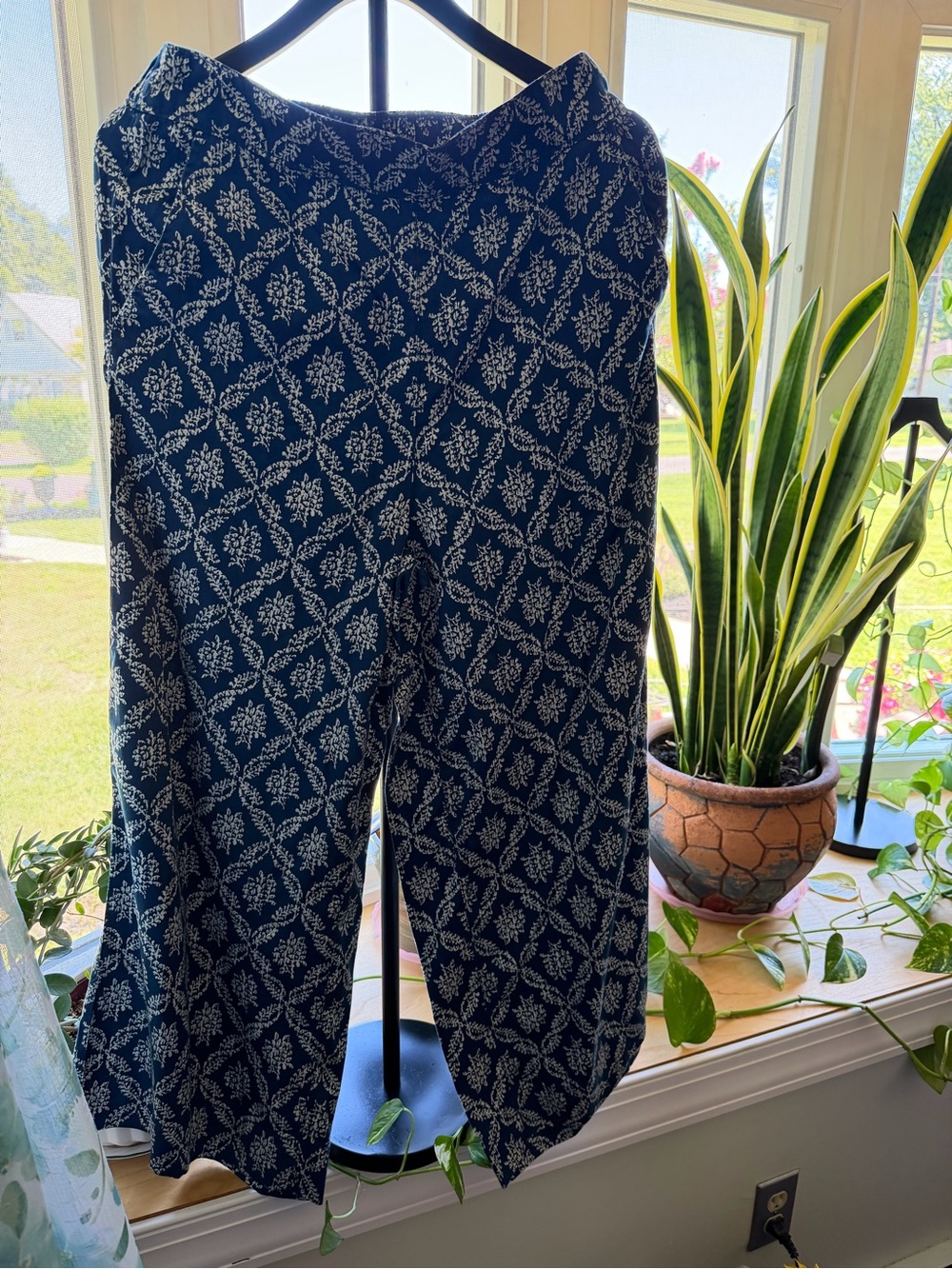 Laura Ashley Navy Blue and White Wide-Leg Patterned Pants With Pockets